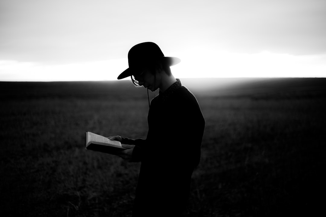 Read more about the article The Power of Automatic Writing: How Psychics Connect with the Spirit World