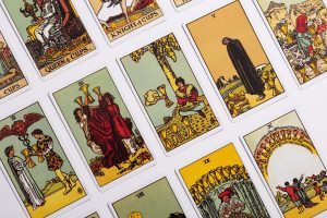 Read more about the article What to Expect from Your First Tarot Card Reading
